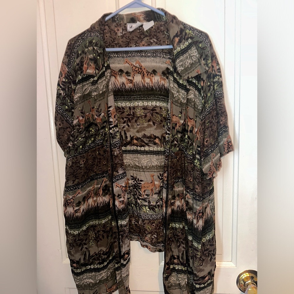 Button up, women’s,longer in front and super comfortable just too big for me